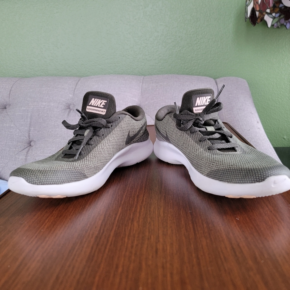 Nike Flex Experience RN 7 - Size 7.5 - Olive Green - EUC! - 908996-005